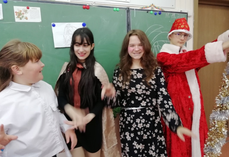 Школьный театр и Двенадцать месяцев.